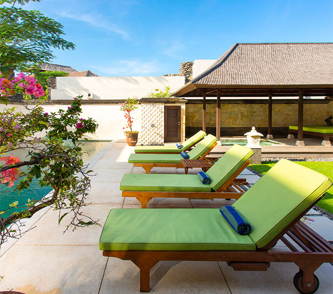 Villa Bayu Gita Residence - Poolside deck chairs